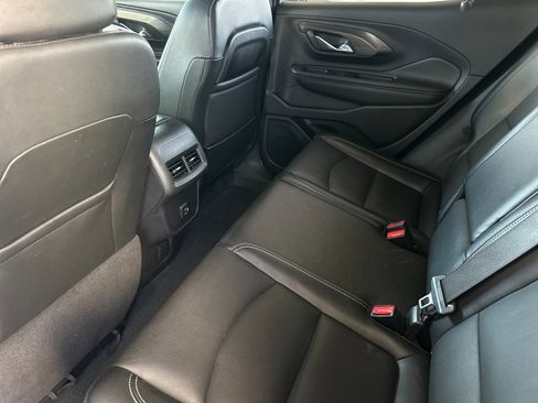 Used 2024 GMC Terrain SLT image 11