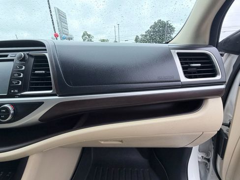 Used 2016 Toyota Highlander Limited AWD/4WD image 19