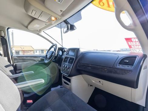 Used 2018 Dodge Grand Caravan SE w/ UConnect Hands-Free Group FWD image 20