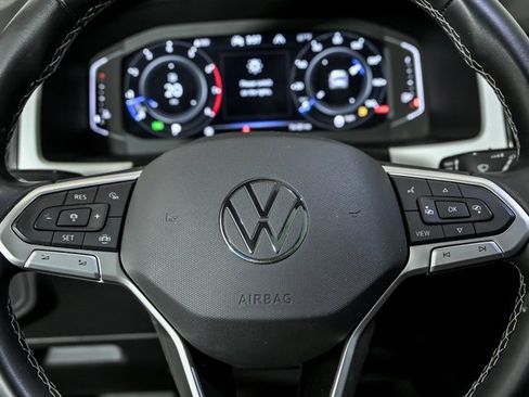 Certified 2022 Volkswagen Atlas Cross Sport SE image 17