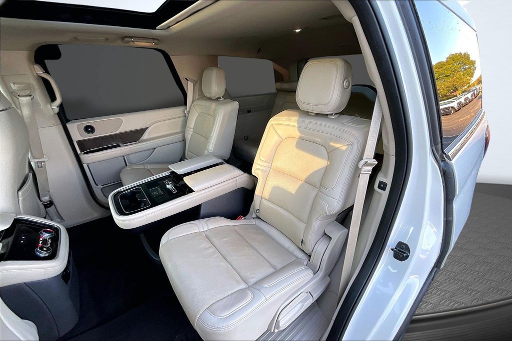 Used 2020 Lincoln Navigator Reserve AWD/4WD image 23