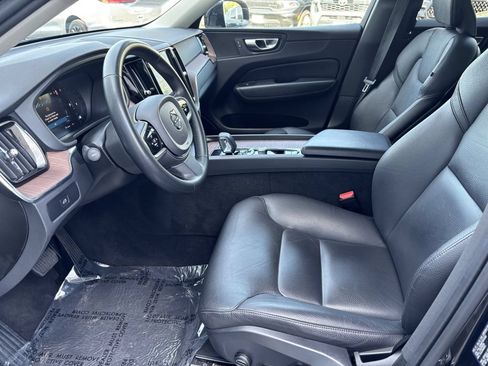 Used 2023 Volvo XC60 B5 Plus AWD/4WD image 13