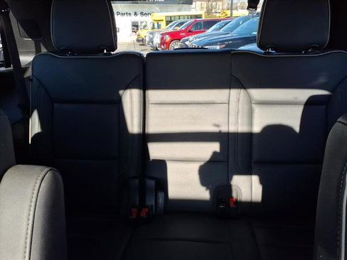 Used 2023 GMC Yukon SLT w/ SLT Luxury Package image 20