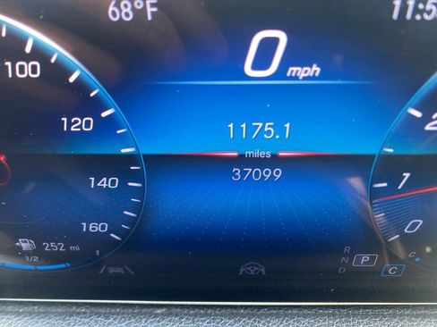 Used 2023 Mercedes-Benz GLB 250 4MATIC image 22