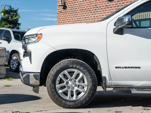 Used 2025 Chevrolet Silverado 1500 LT w/ LPO, Dark Essentials Package AWD/4WD image 3