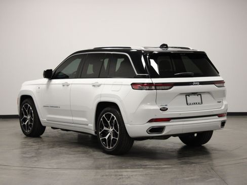Used 2022 Jeep Grand Cherokee Summit AWD/4WD image 6