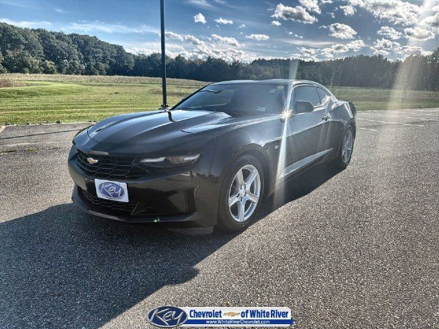 Used 2019 Chevrolet Camaro LT RWD image 1