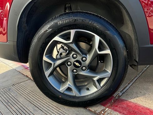 Used 2025 Chevrolet Trax LT image 9