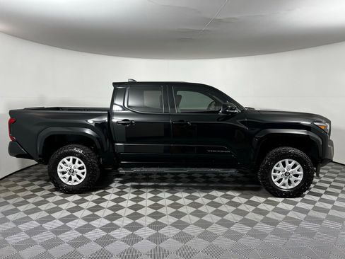 Used 2025 Toyota Tacoma SR5 AWD/4WD image 4