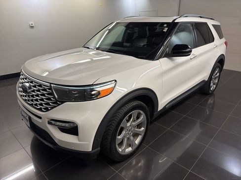 Certified 2020 Ford Explorer Platinum w/ Premium Technology Package AWD/4WD image 3