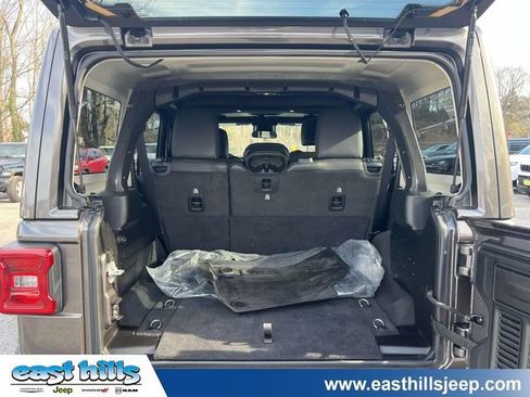 Used 2025 Jeep Wrangler Unlimited Sahara w/ Safety Group AWD/4WD image 12