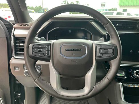 Used 2025 GMC Sierra 1500 Denali w/ Denali Reserve Package AWD/4WD image 15