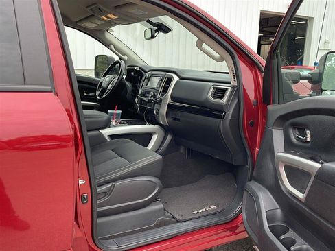 Used 2019 Nissan Titan SV AWD/4WD image 19