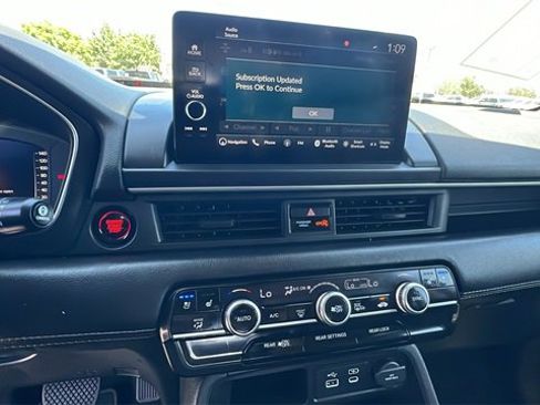 Used 2023 Honda Pilot Elite image 25