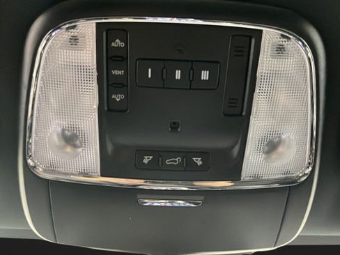 Used 2019 Jeep Grand Cherokee Limited AWD/4WD image 34