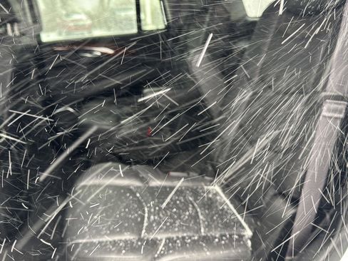 Used 2017 Cadillac Escalade Luxury image 10