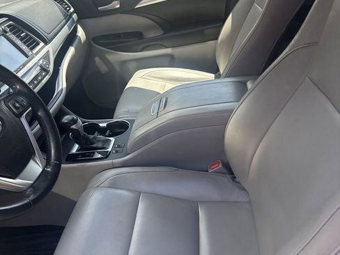 Used 2018 Toyota Highlander XLE AWD/4WD image 5