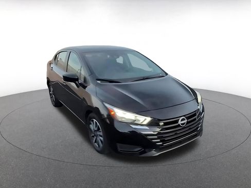 Used 2025 Nissan Versa SV image 3