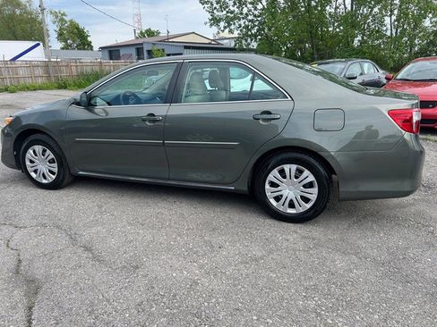 Used 2014 Toyota Camry LE FWD image 2