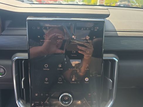 New 2026 GMC Acadia Elevation w/ Elevation Premium Package AWD/4WD image 17