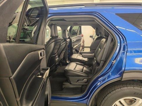 Used 2020 Ford Explorer XLT w/ Equipment Group 202A AWD/4WD image 8