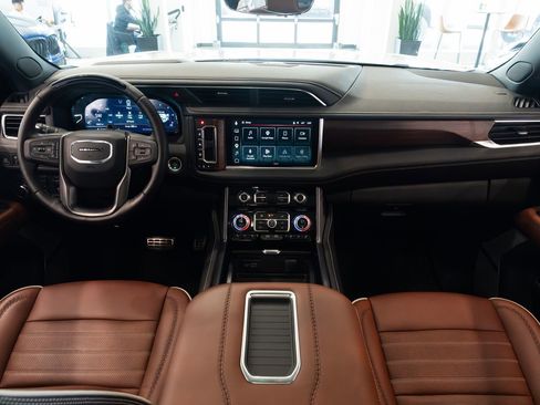 Used 2023 GMC Yukon Denali Ultimate AWD/4WD image 9