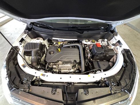 Used 2025 Chevrolet Equinox LT image 36