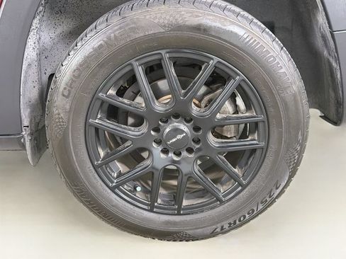 Used 2020 Jeep Cherokee Latitude Plus FWD image 32
