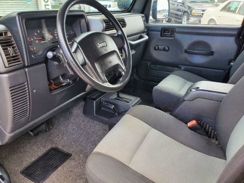 Used 2006 Jeep Wrangler X w/ Jeep 65th Anniversary Edition AWD/4WD image 19