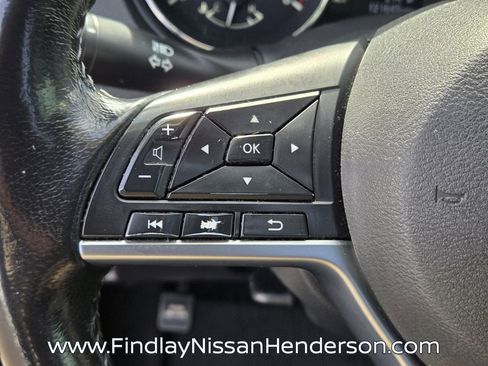 Used 2018 Nissan Rogue SV image 22