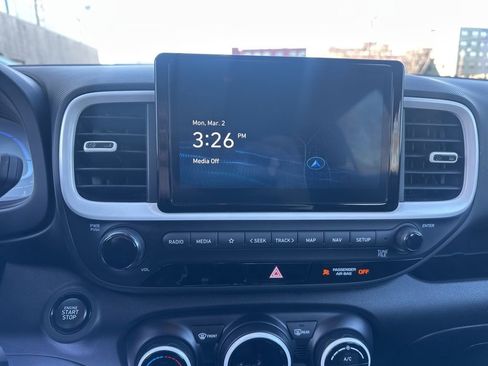 Used 2025 Hyundai Venue Limited image 16