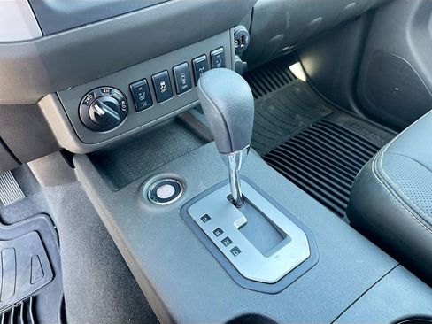 Used 2021 Nissan Frontier PRO-4X w/ Pro-4x Utility Package image 17