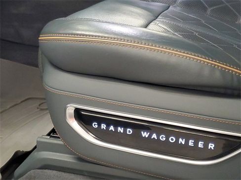 Used 2022 Jeep Grand Wagoneer Series III image 16