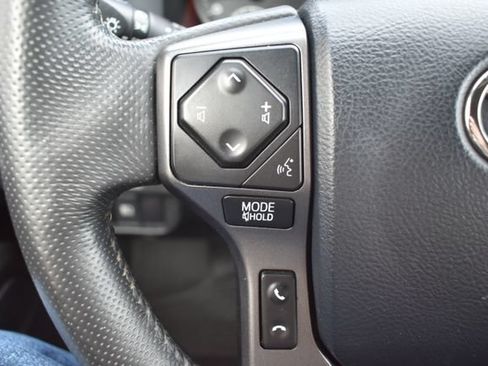 Used 2018 Toyota Tacoma TRD Off-Road w/ Technology Package AWD/4WD image 22