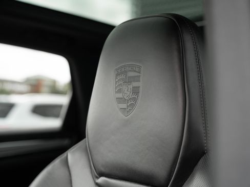 Used 2022 Porsche Cayenne Platinum Edition AWD/4WD image 22