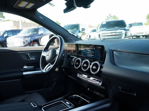 Used 2025 Mercedes-Benz GLA 250 image 13