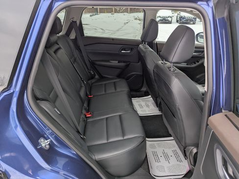 Used 2023 Nissan Rogue SV w/ SV Premium Package image 17