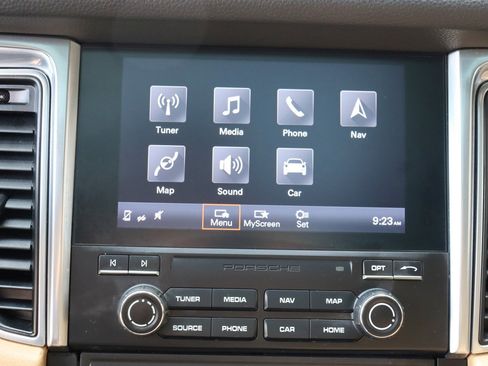 Used 2018 Porsche Macan AWD/4WD image 36