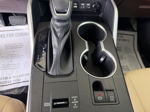 Used 2022 Toyota Highlander XLE FWD image 15