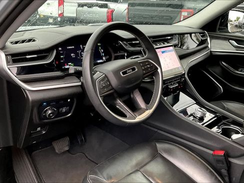 Used 2022 Jeep Grand Cherokee Limited 4xe image 2