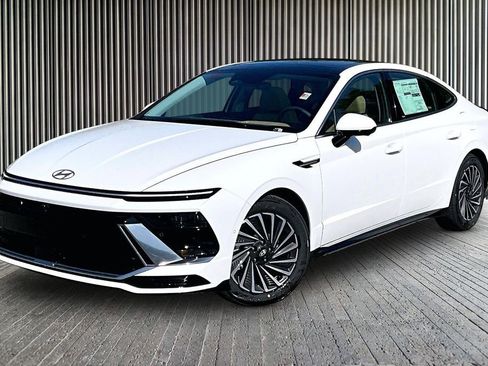 New 2026 Hyundai Sonata Limited FWD image 2