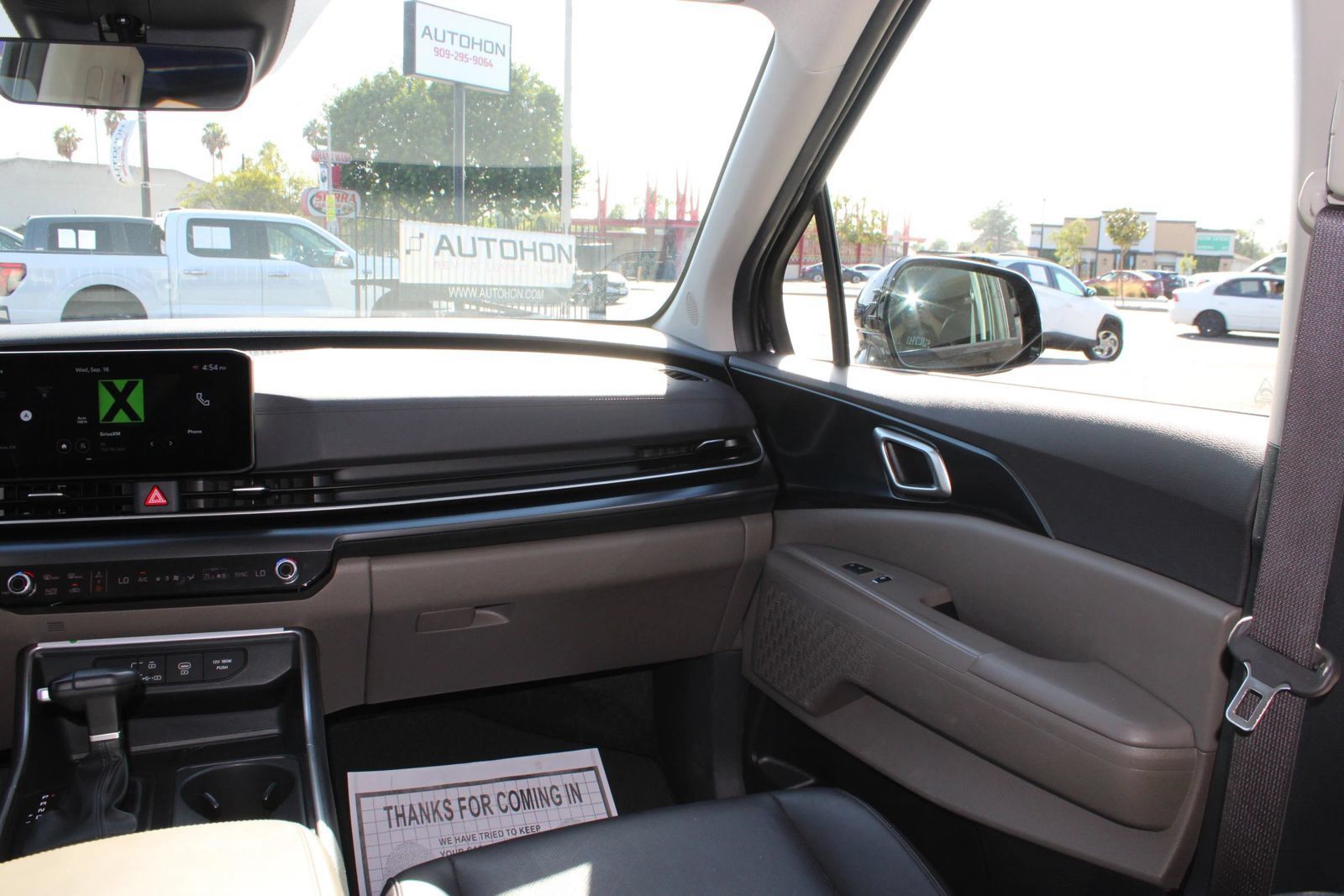 Used 2025 Kia Carnival FWD image 28