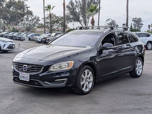 Used 2017 Volvo V60 T5 Premier w/ Convenience Package image 5