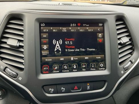 Used 2023 Jeep Cherokee Altitude Lux image 18