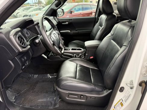 Used 2020 Toyota Tacoma TRD Off-Road w/ TRD Premium Off Road Package image 13