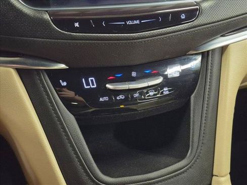 Used 2018 Cadillac XT5 AWD image 16