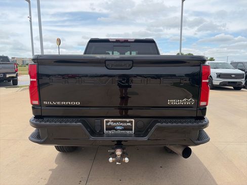 Used 2024 Chevrolet Silverado 2500 High Country w/ High Country Premium Package AWD/4WD image 4