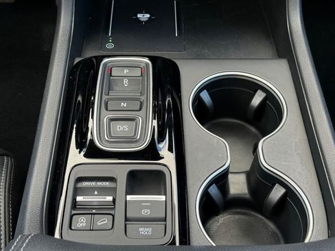 Used 2024 Honda Pilot Touring image 15