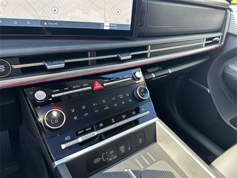 Used 2025 Hyundai Santa Fe Limited image 19