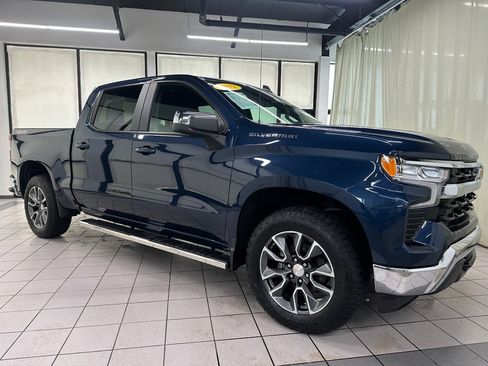 Certified 2022 Chevrolet Silverado 1500 LT image 3